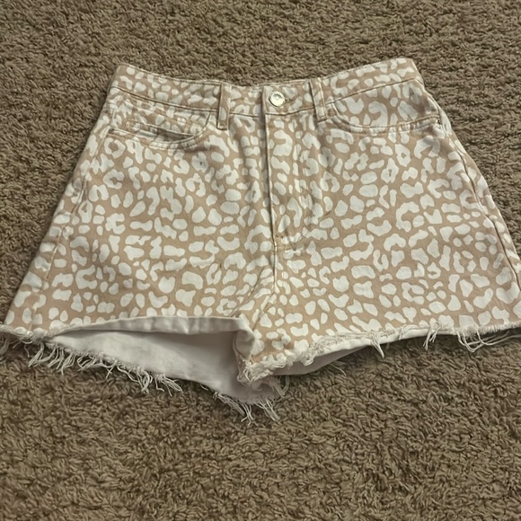 leopard print zara jean shorts never worn, size 4 - Picture 1 of 2